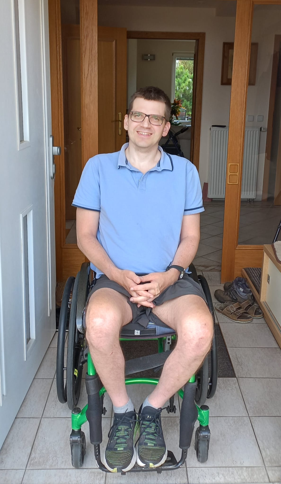Jaroslav Sysel, Vater des Projektleiters Michal Sysel, am Tisch als persönliche Inspiration hinter Boards without Barriers.